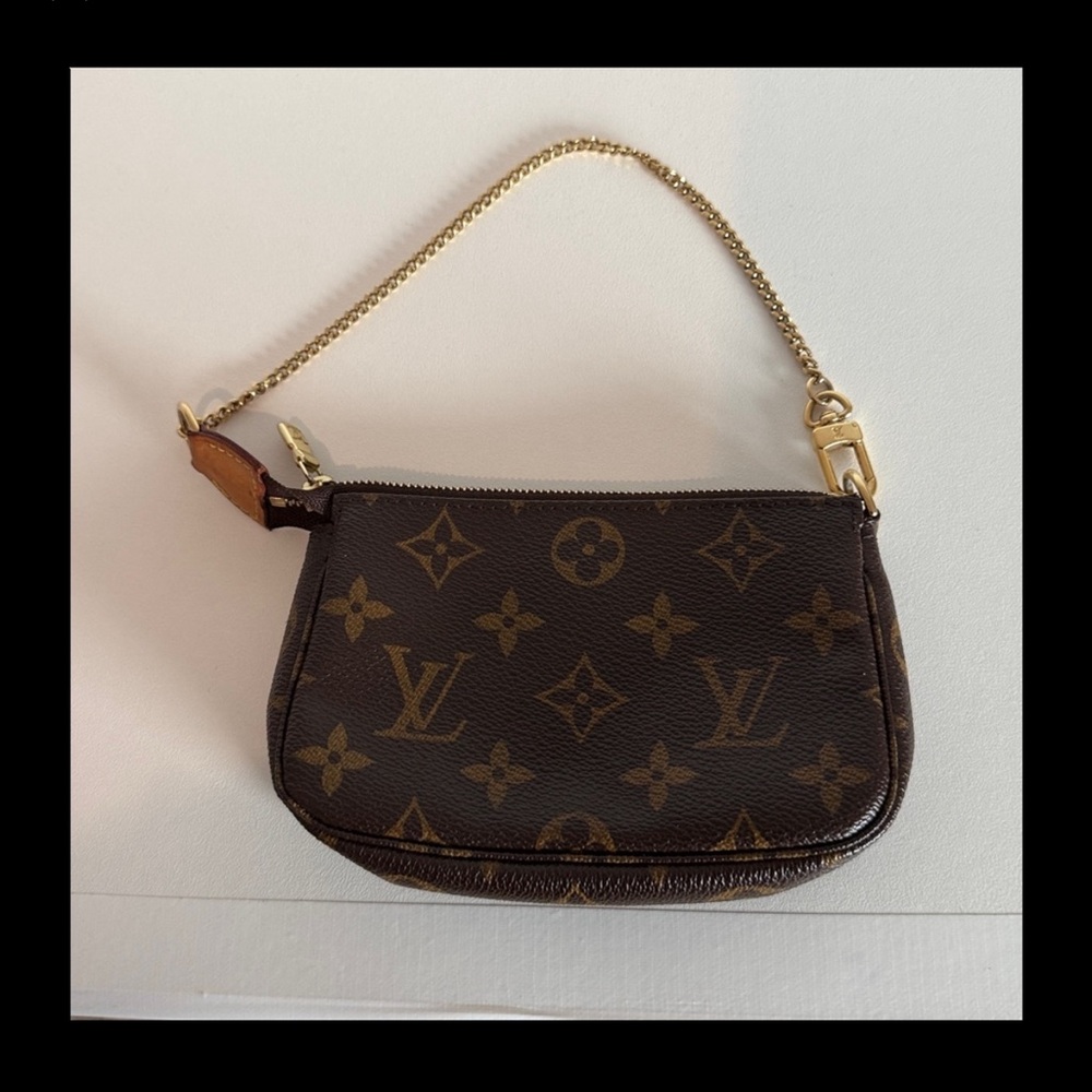 Louis Vuitton Authentic Monogram Mini Pochette classic Monogram Accessories bag - Picture 2 of 8